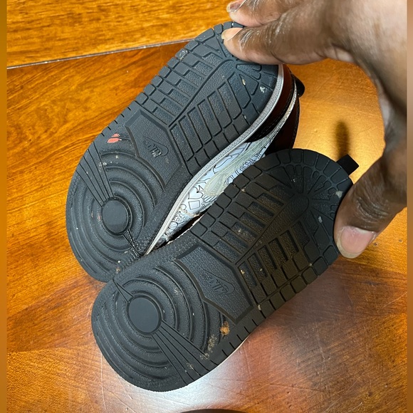 Jordan 1s toddler. Gently worn - Picture 6 of 9